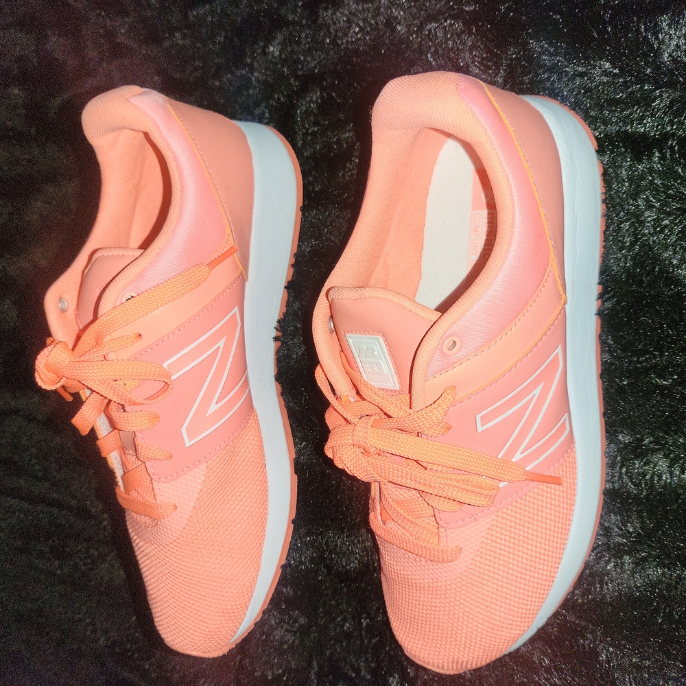 New Balance size 7 Youth/9 Womens